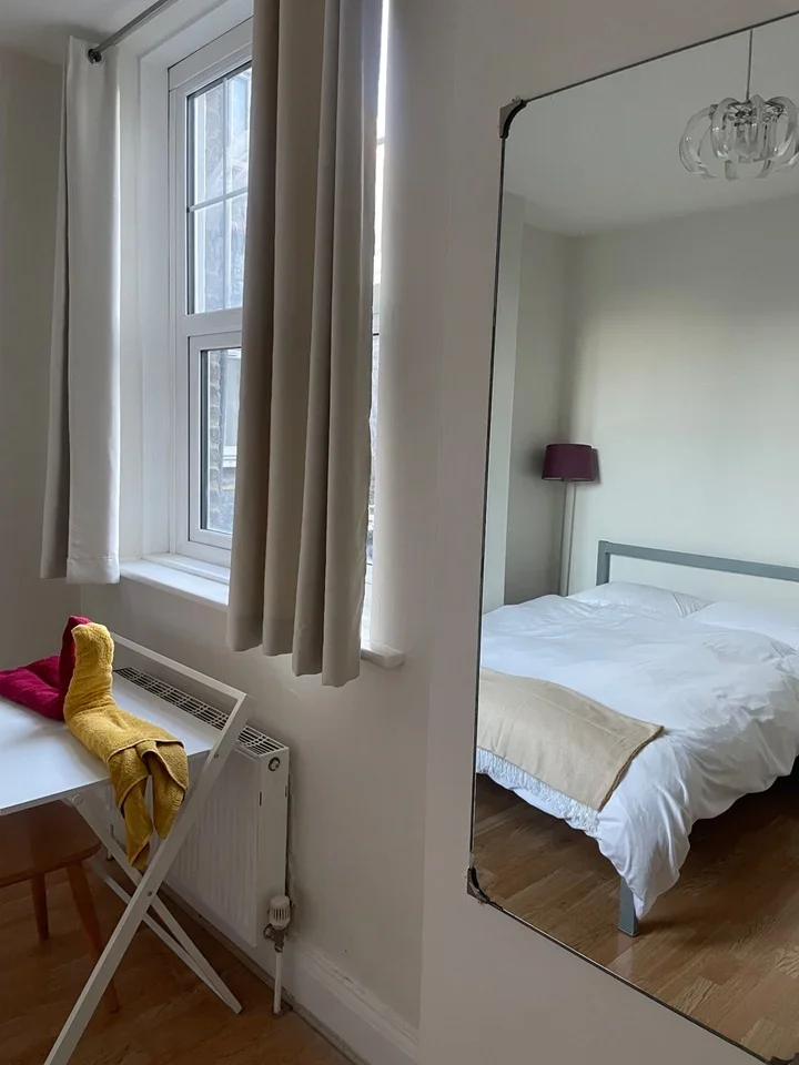 Room Edgware Road in City of Westminster