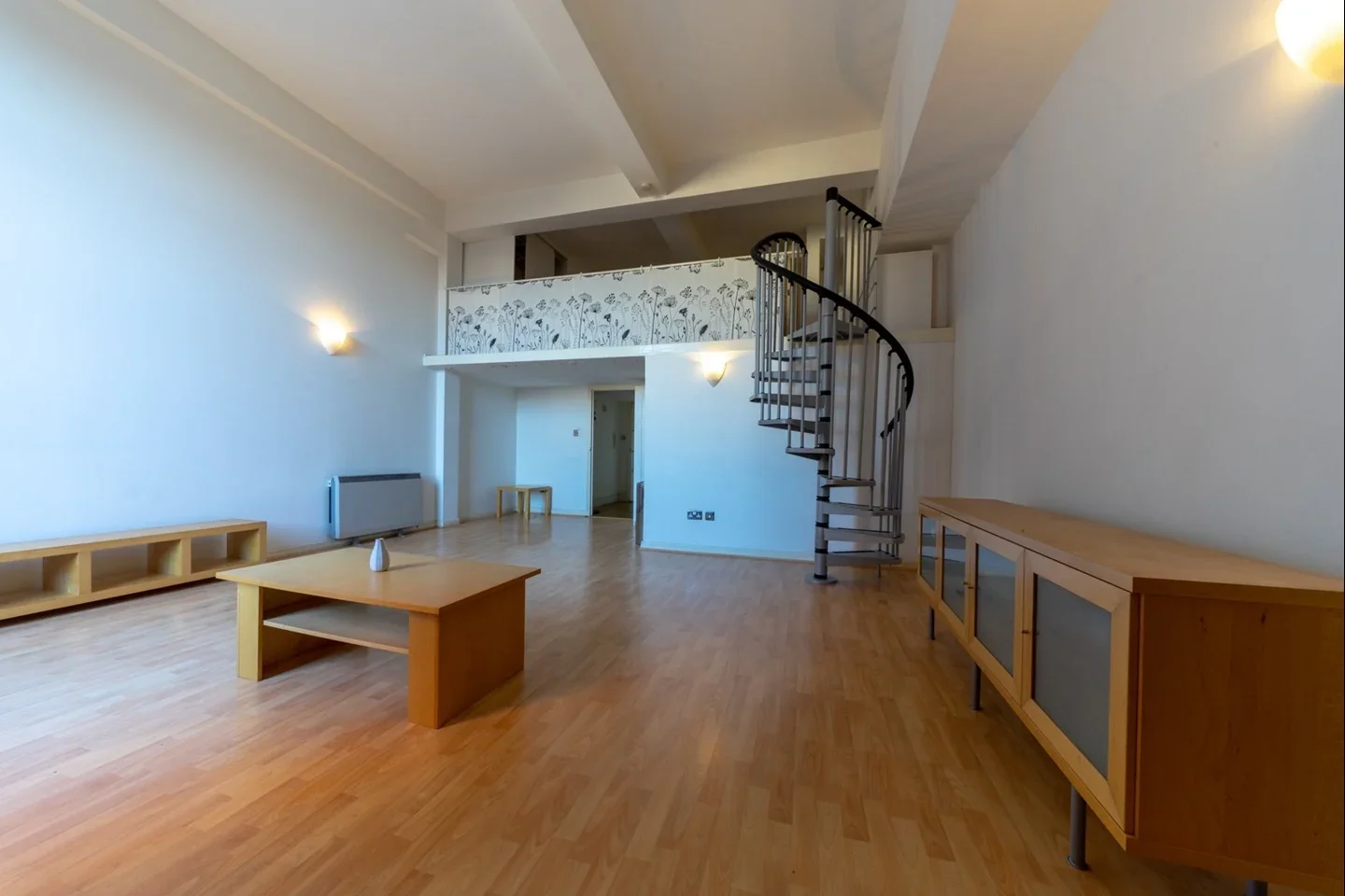 Flat Fairfield Road in Greater London