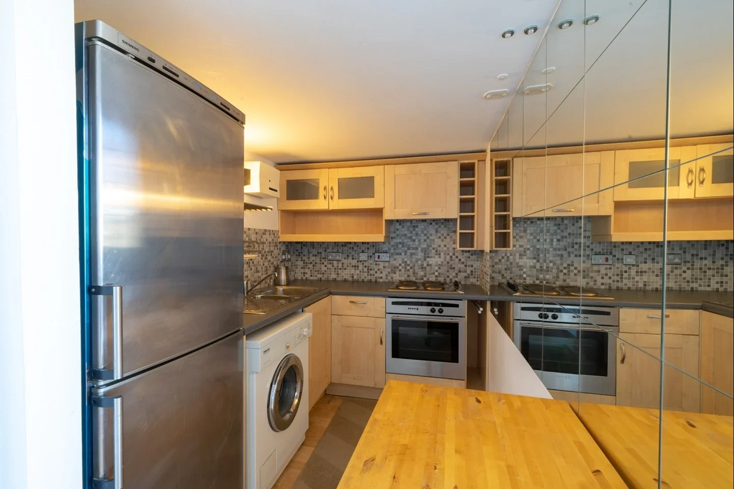 Flat Fairfield Road in Greater London