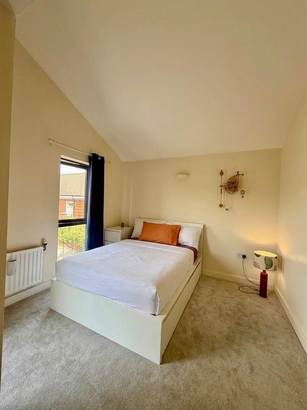 Room Jack Dimmer Close in Greater London