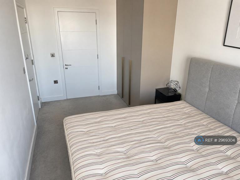 Room Cremer Street in Greater London