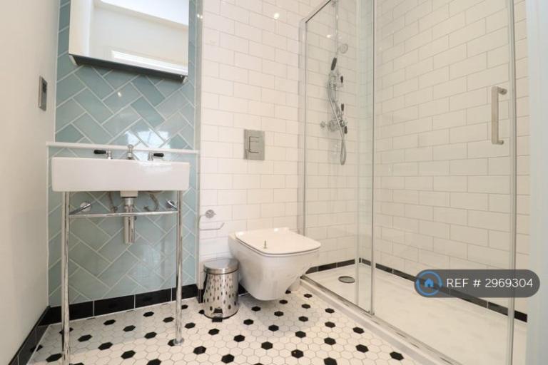 Room Cremer Street in Greater London
