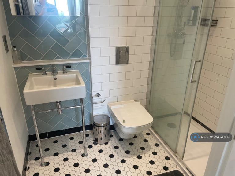 Room Cremer Street in Greater London