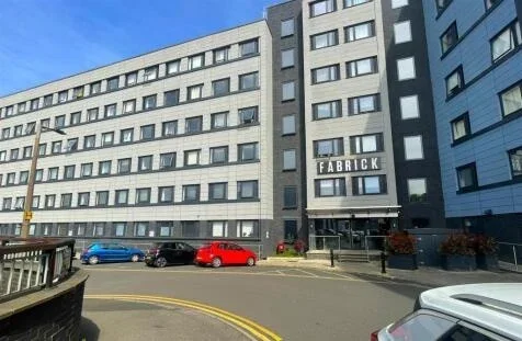 Flat Warren Road in Cheadle Hulme