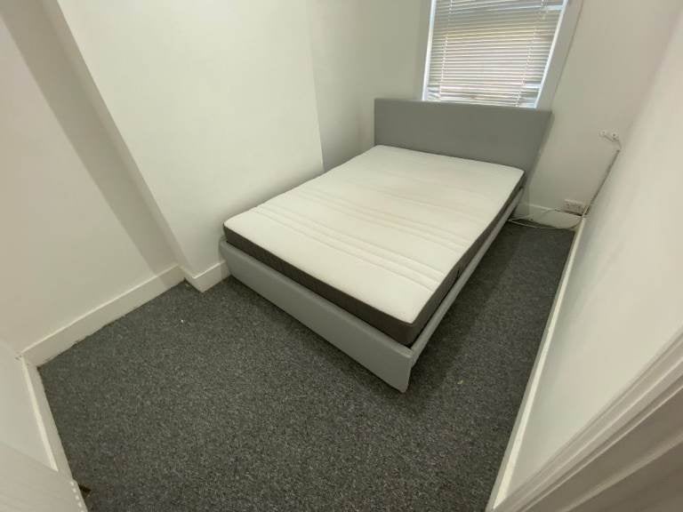 Flat Melford Road in Greater London