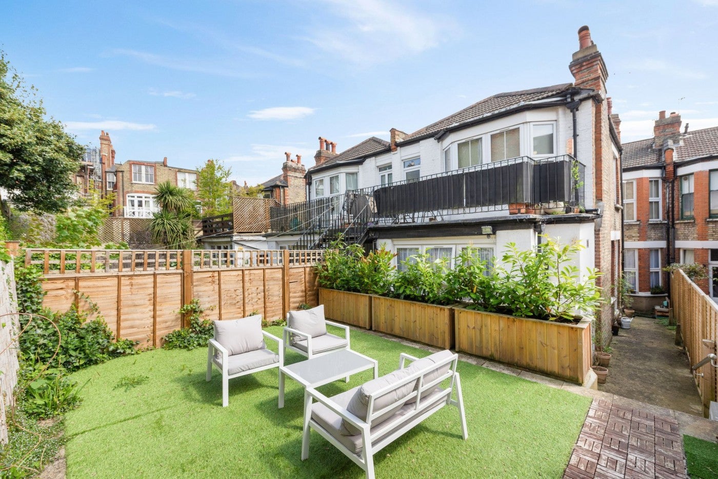 Flat Hillfield Park in Greater London