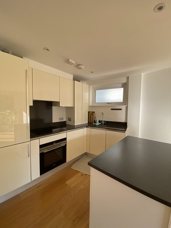 Flat Cavell Street in Greater London