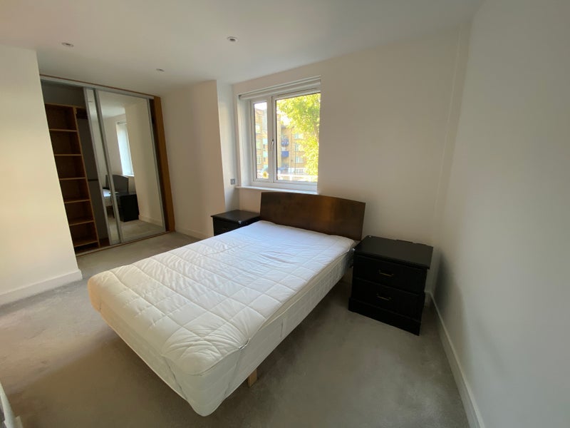 Flat Cavell Street in Greater London