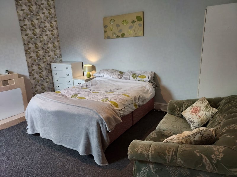 Room Botteville Road in Birmingham