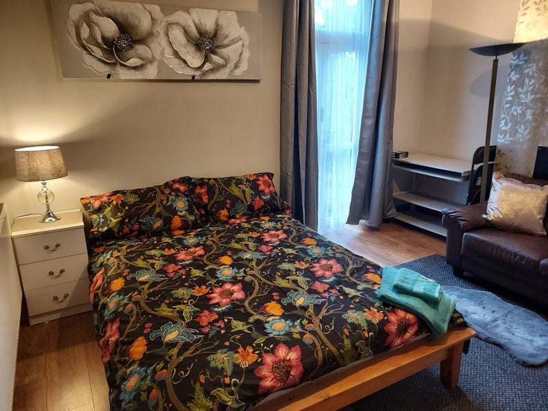 Room Botteville Road in Birmingham