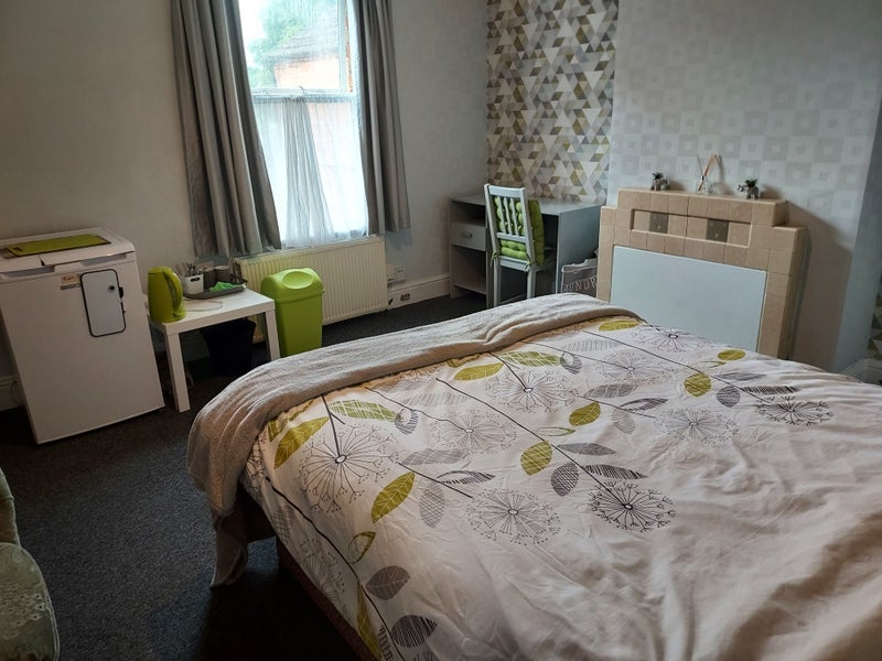Room Botteville Road in Birmingham