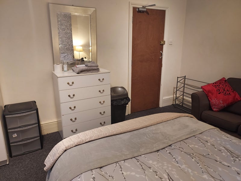 Room Botteville Road in Birmingham