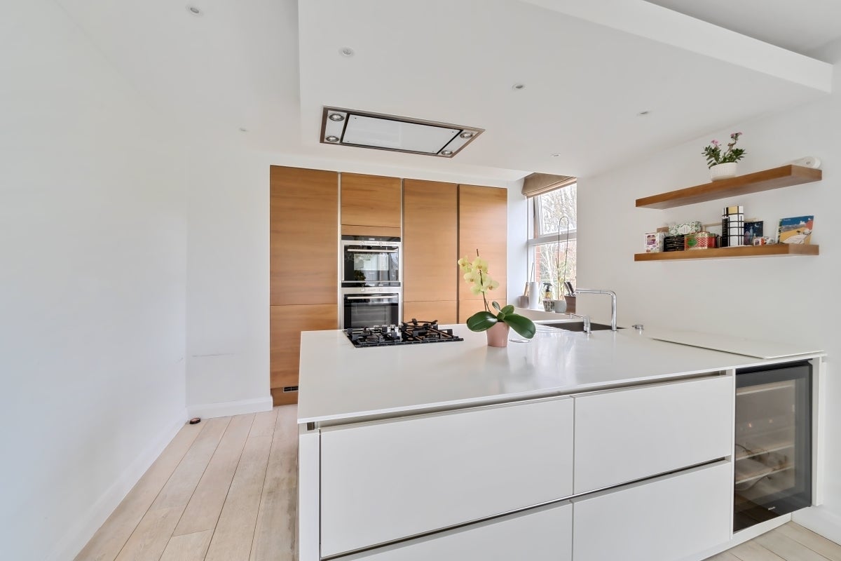 Flat Bracknell Gardens in Greater London