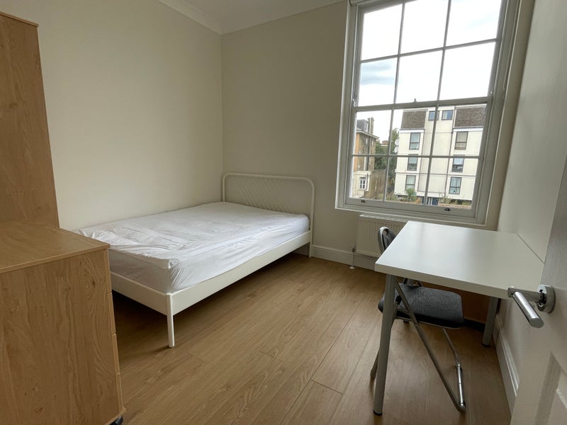 Room Camden Road in Greater London