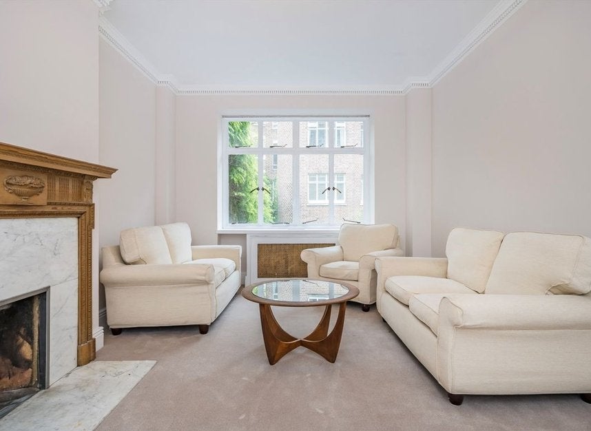 Flat Upper Grosvenor Street in City of Westminster