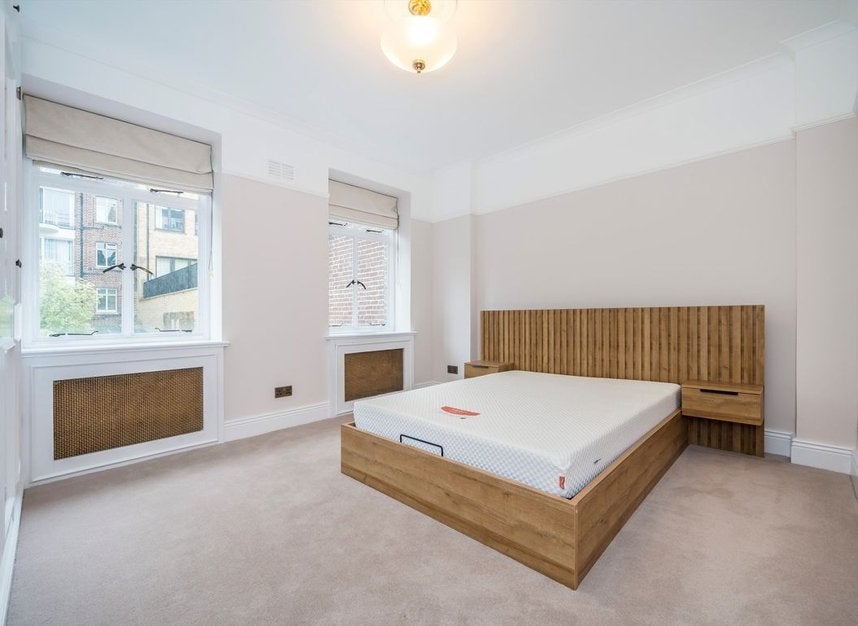 Flat Upper Grosvenor Street in City of Westminster