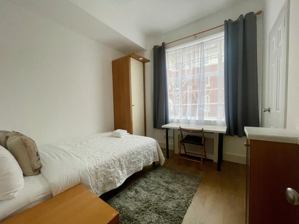 Flat Fulham Palace Road in Greater London