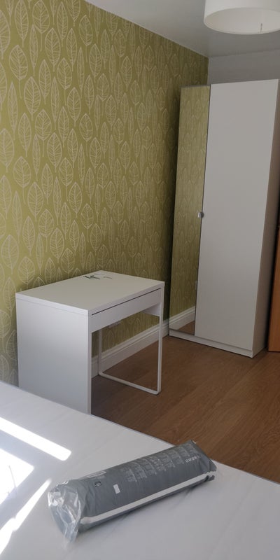 Room McDowall Road in Greater London