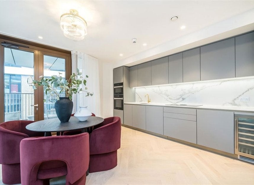 Flat Park Street in Greater London