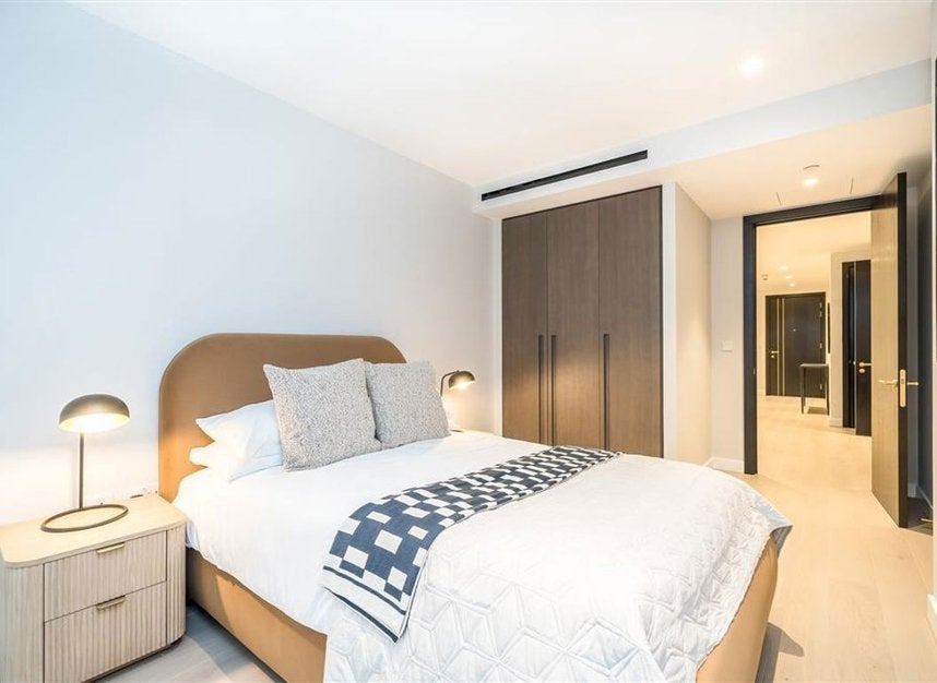 Flat Park Street in Greater London