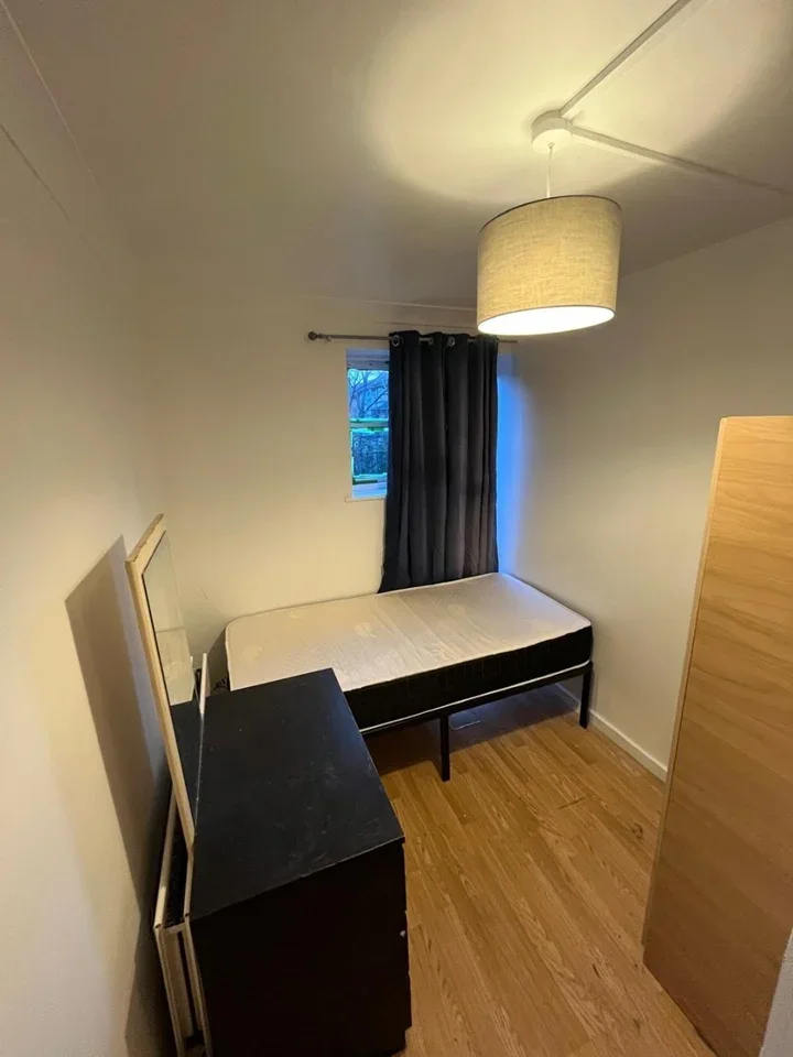 Room Finsbury Park Avenue in Greater London