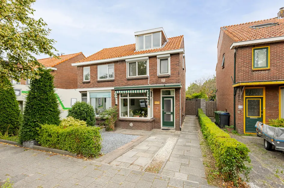 Huis Nieuweweg 121 in Hardinxveld-Giessendam