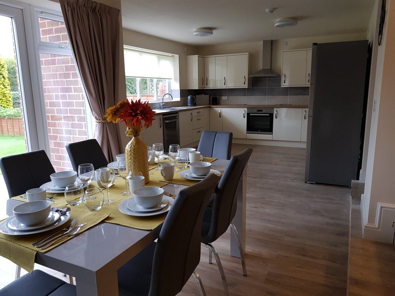 Room Kingslea Road in Metropolitan Borough of Solihull