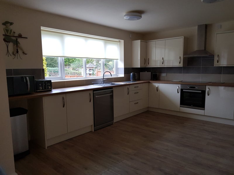 Room Kingslea Road in Metropolitan Borough of Solihull