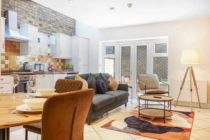 Flat Gopsall Street in Greater London