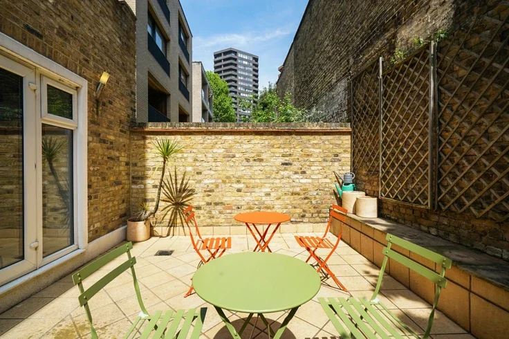 Flat Gopsall Street in Greater London