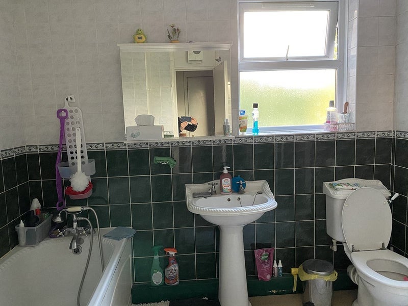 Room Floyd Road in Greater London