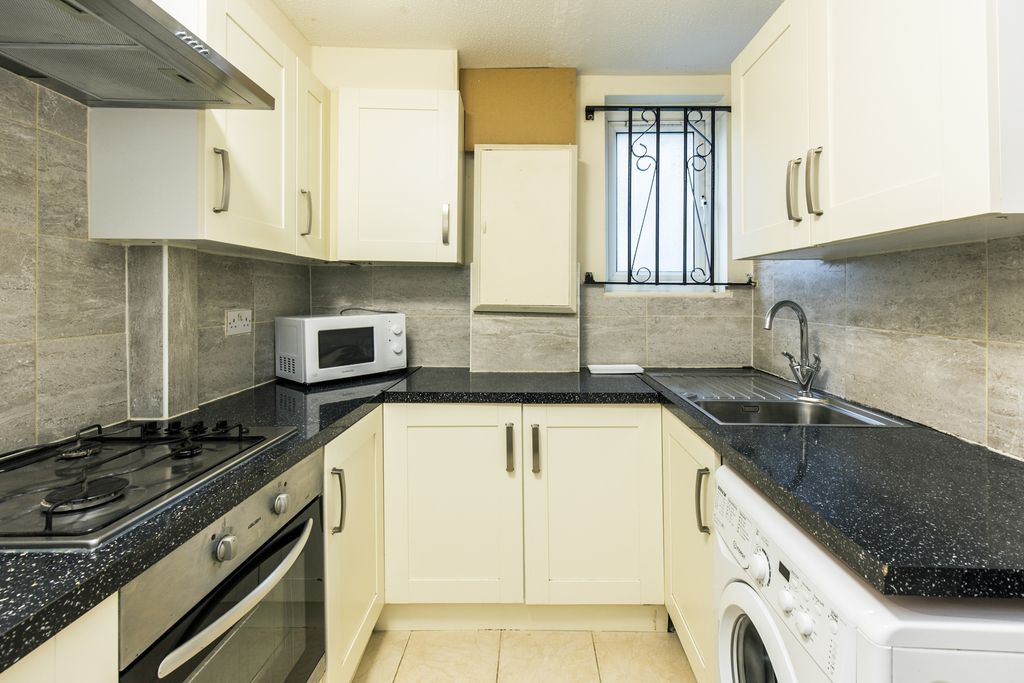 House Lyneham Walk in Greater London