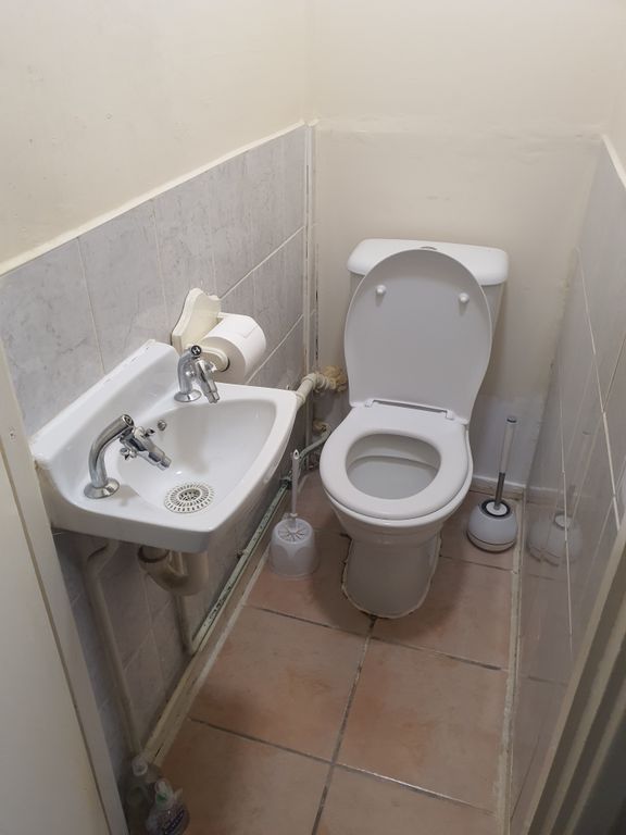 House Lyneham Walk in Greater London