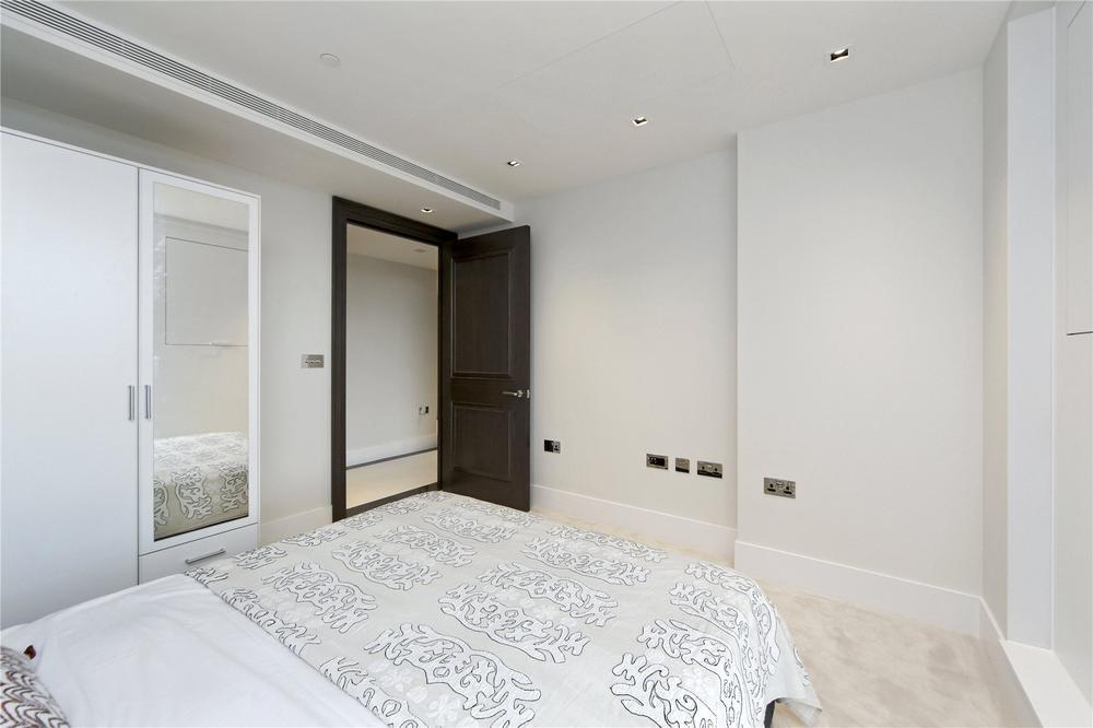 Flat Trinity Way in Greater London