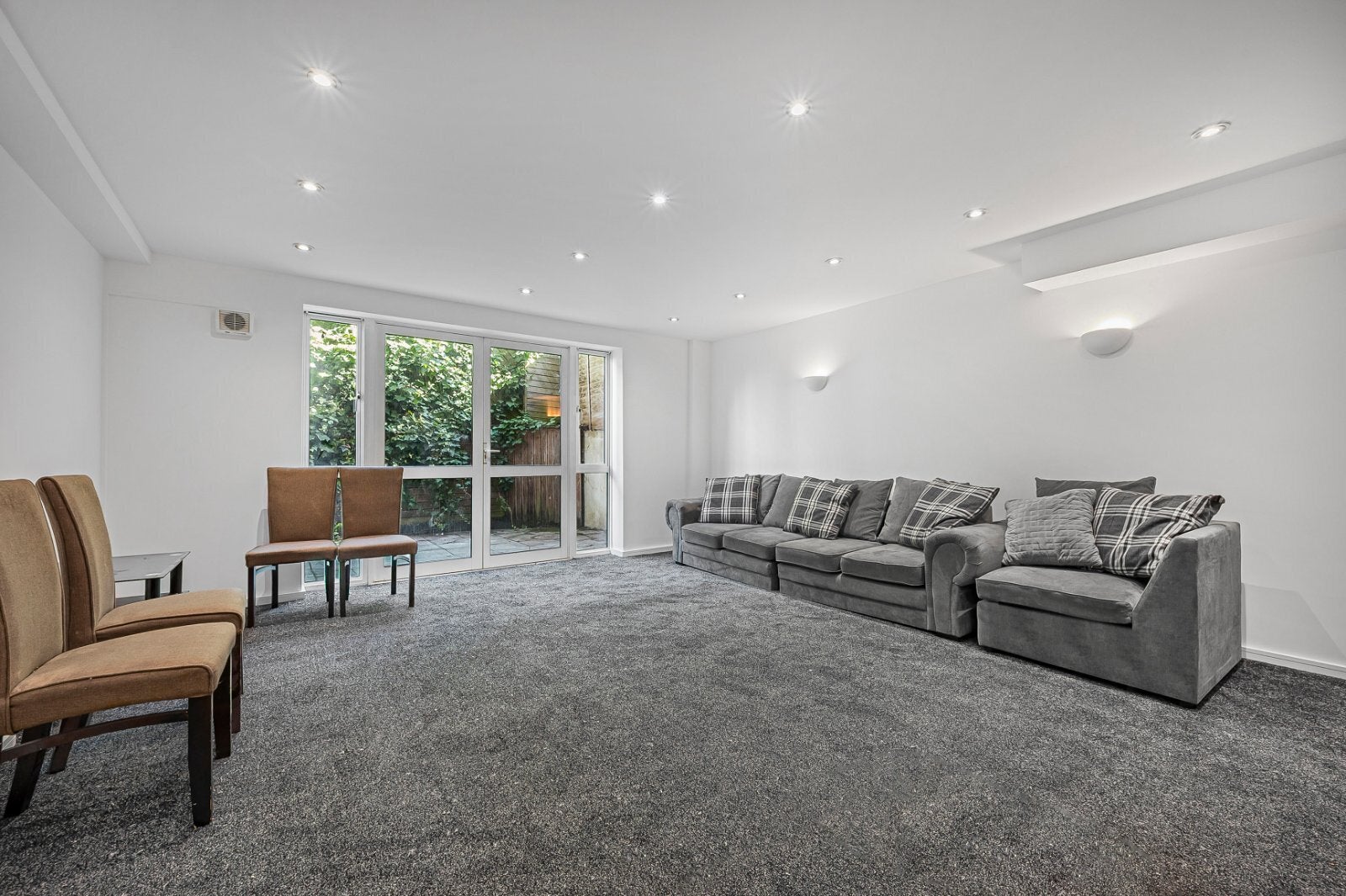 Flat Royal College Street in Greater London