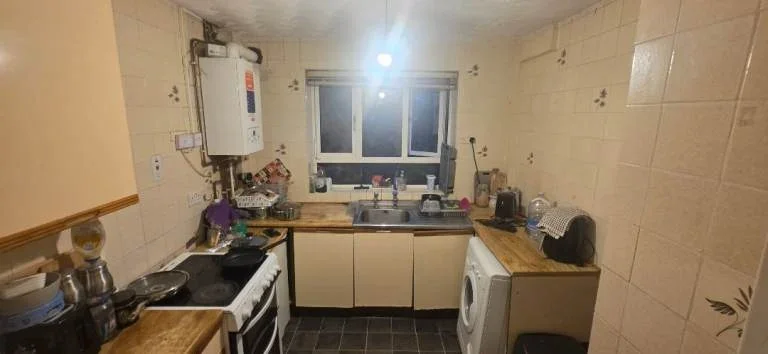 Room Oxlow Lane in Greater London