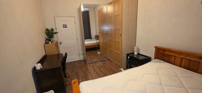 Room Chalkhill Road in Greater London