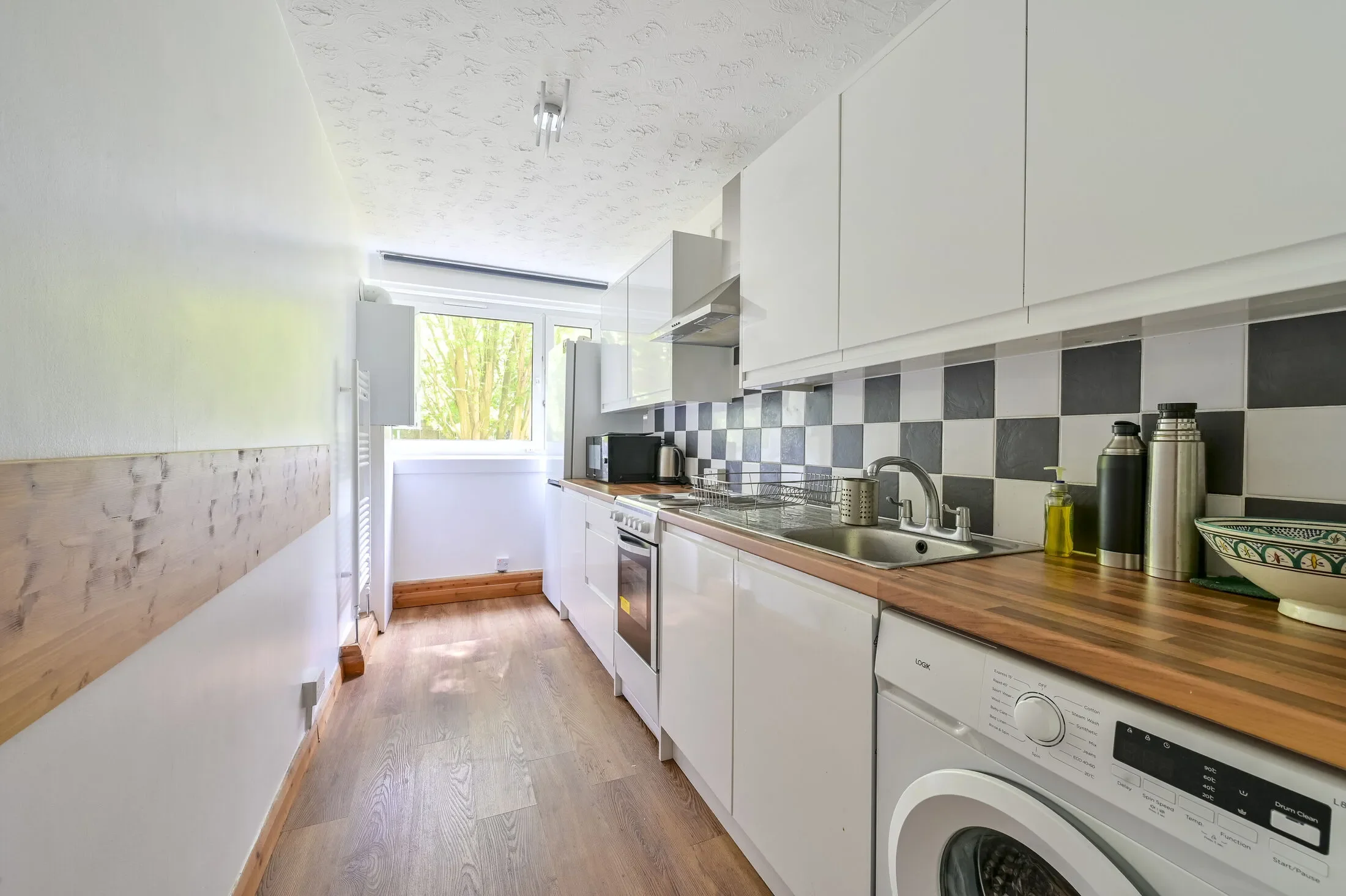 Flat Ellisfield Drive in Greater London