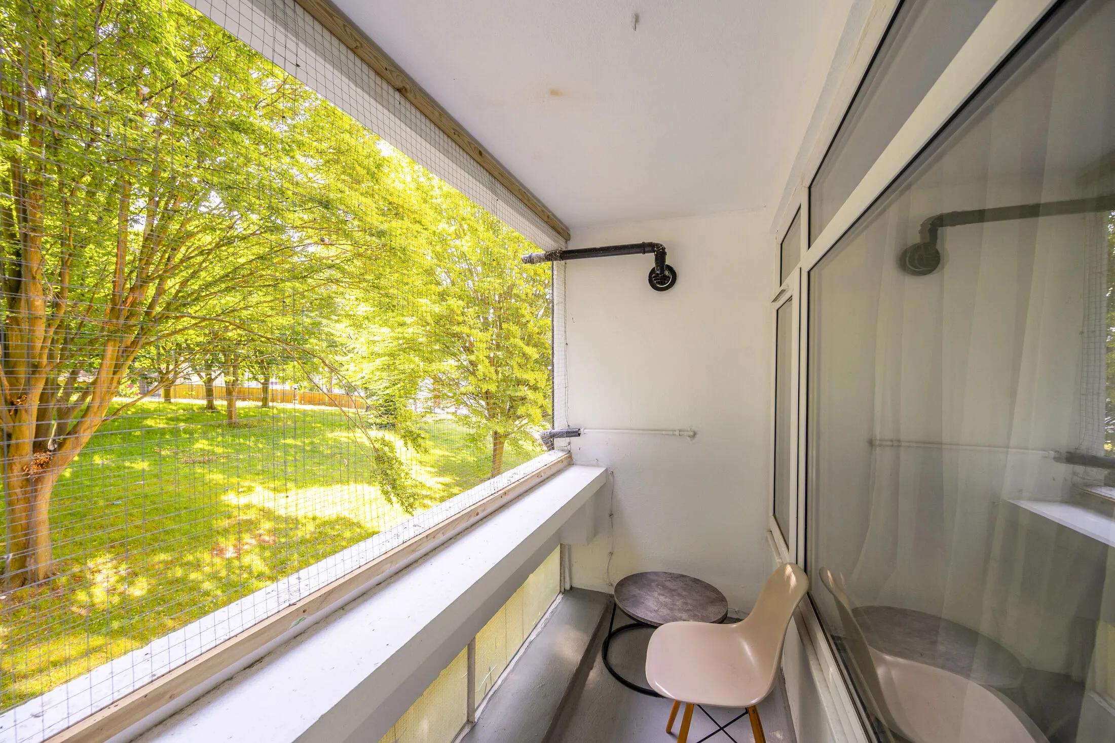 Flat Ellisfield Drive in Greater London