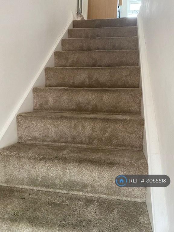 Flat Hatton Road in Greater London