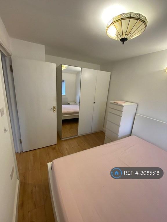 Flat Hatton Road in Greater London