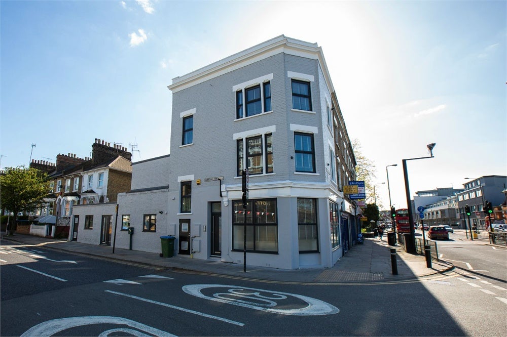 Flat Combedale Road in Greater London