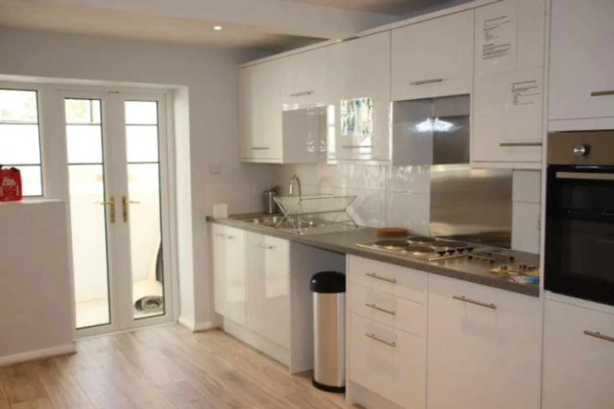 Flat Vicarage Road in Watford