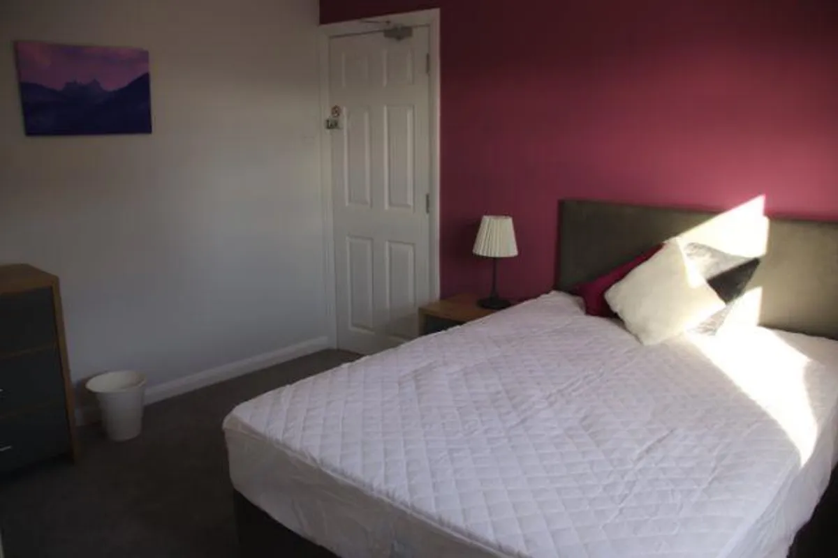 Flat Vicarage Road in Watford