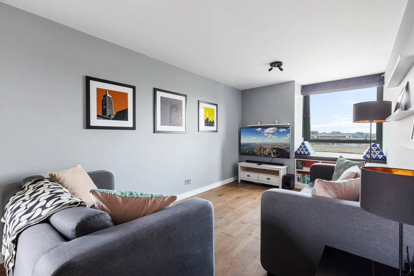 Flat Bramlands Close in Greater London