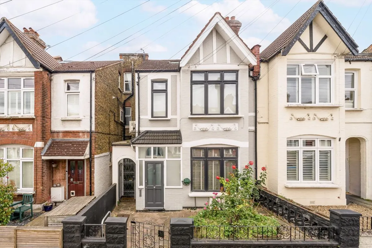 Flat Ribblesdale Road in Greater London
