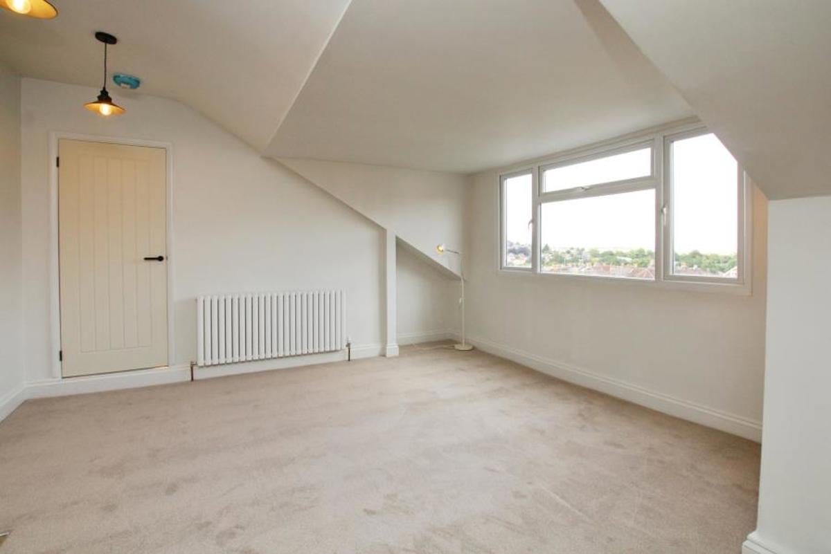 Flat Hampton Road in Bristol