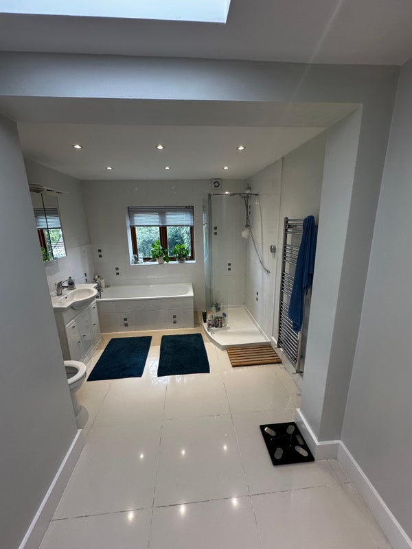 Room Sumatra Road in Greater London