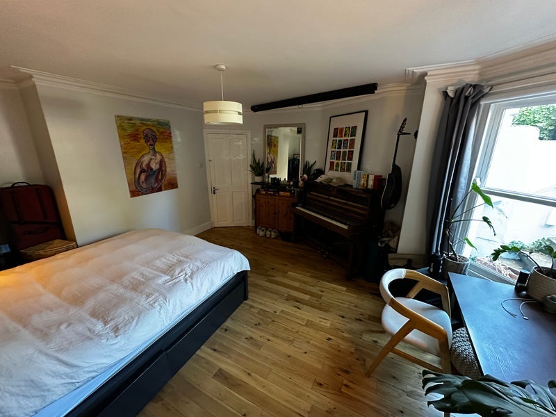 Room Sumatra Road in Greater London