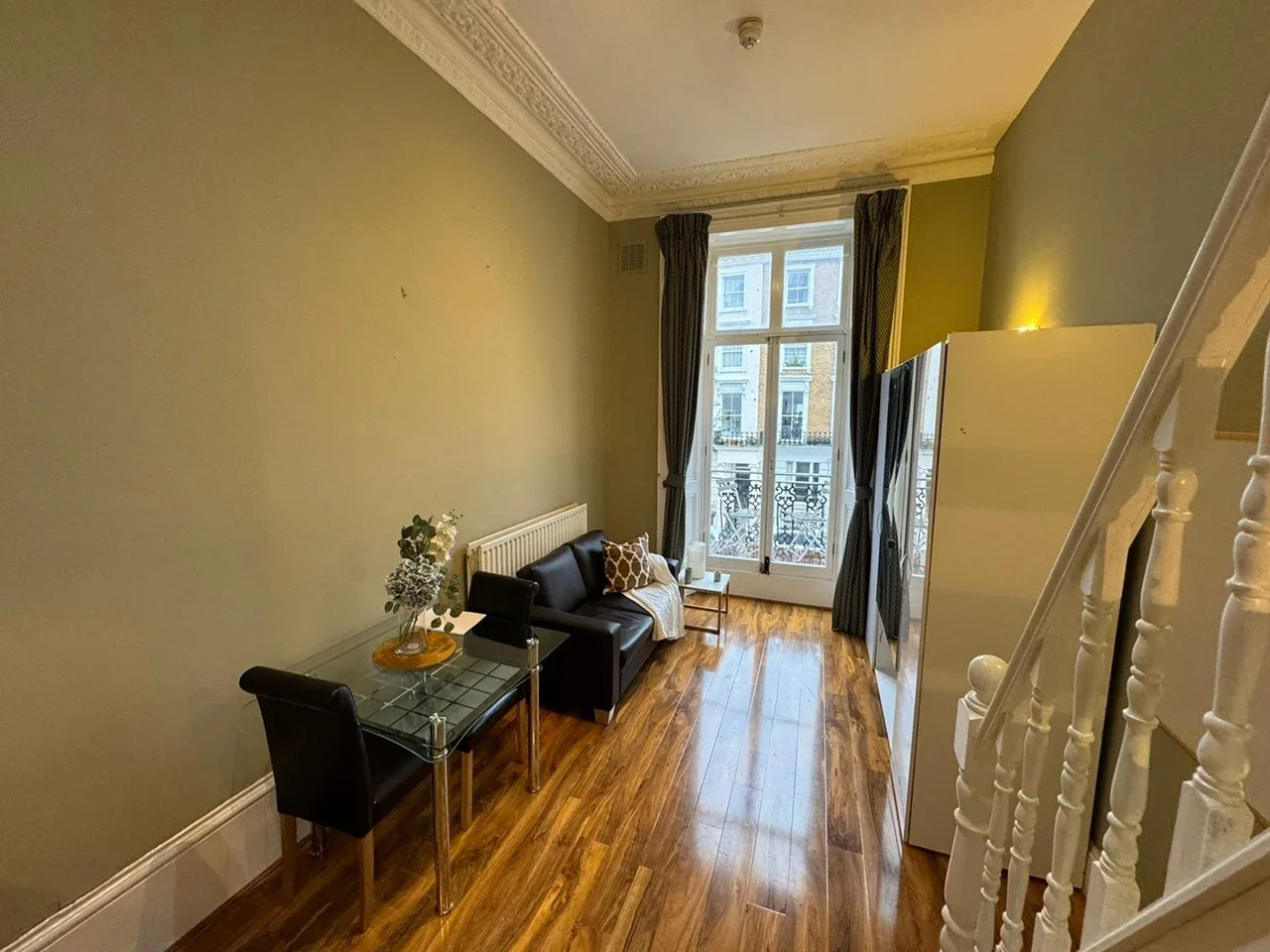 Room St Stephen's Gardens in City of Westminster